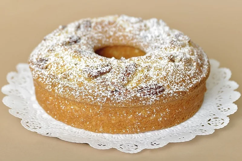 Ring-shaped coffeecake dusted with powdered sugar